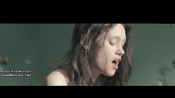 Astrid Berges Frisbey Sexy